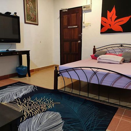 Kencana Guest House Pantai Cenang  Kültér fotó